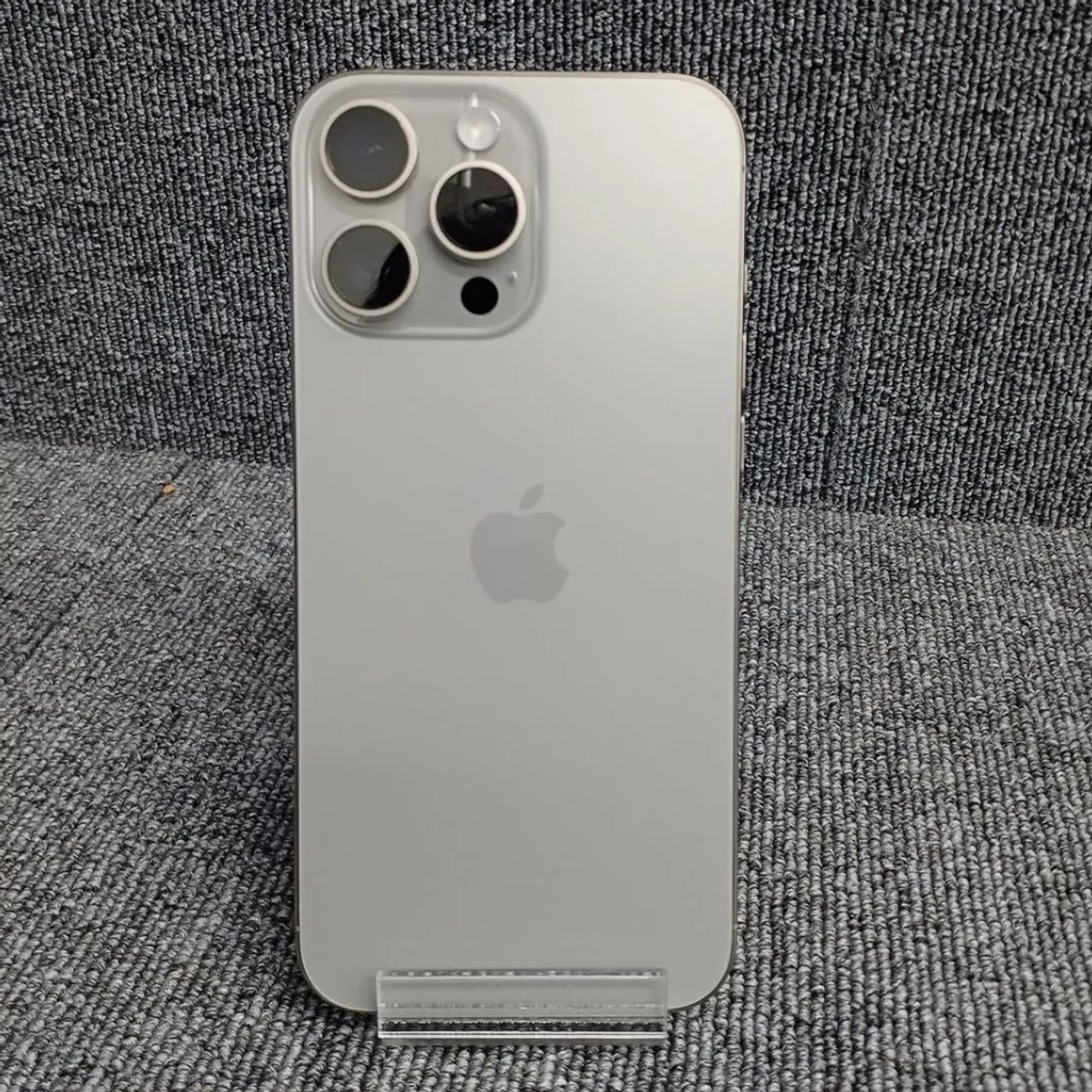 iPhone 16 Pro Max 256Gb Titânio - Celulares e Smartphones