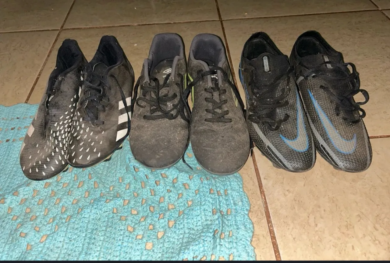 Chuteiras de Futebol - Diversas Marcas e Cores