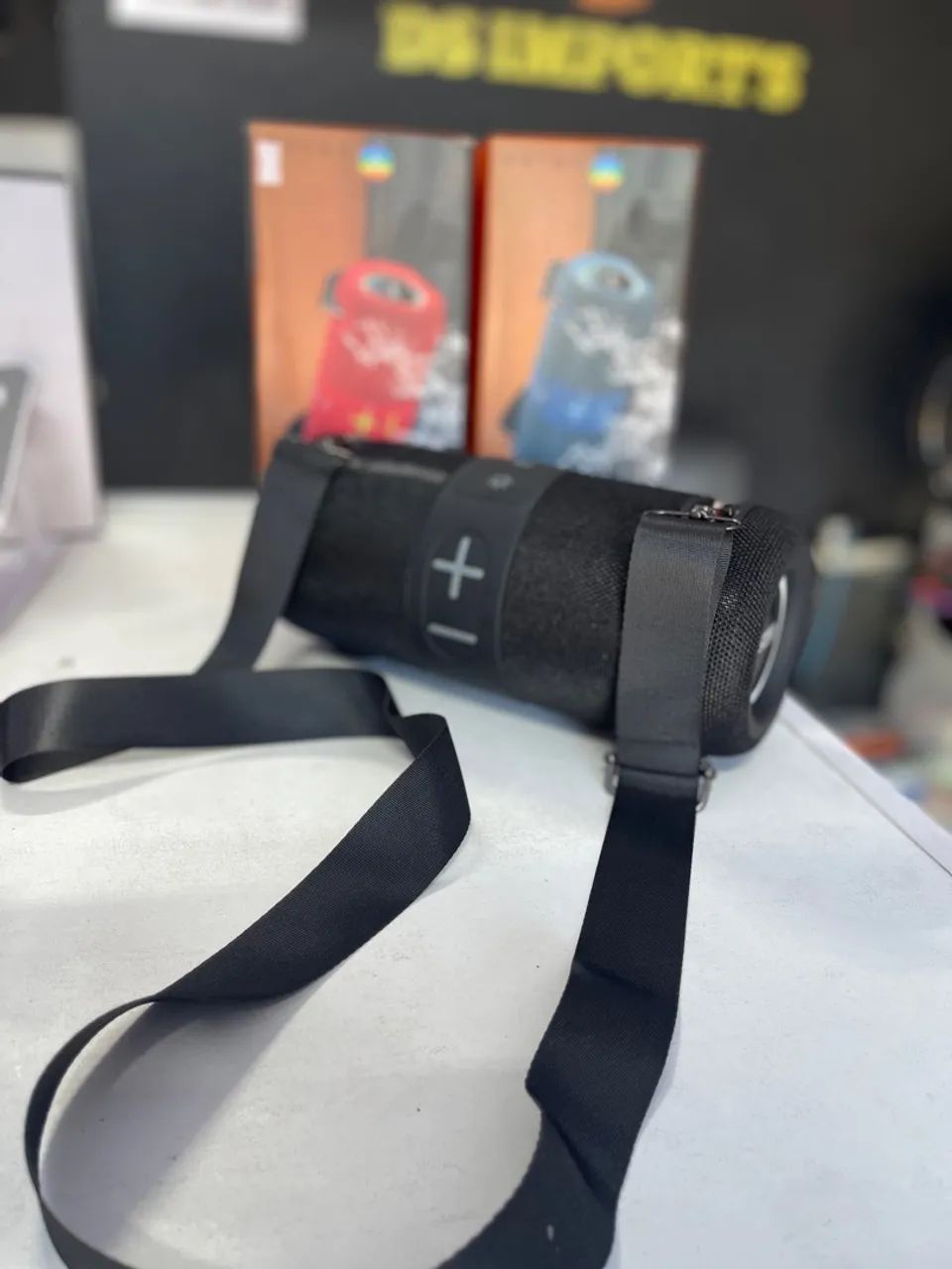 Caixa de som Bluetooth com alça e bateria de qualidade e resistente à água  - Foto 3