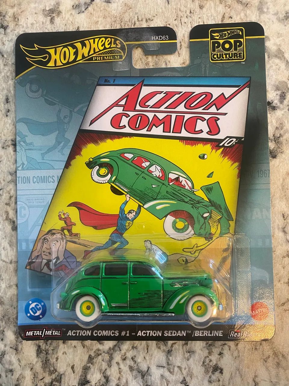 Hot wheels premium Action Comics super homem sedan Berlinetta