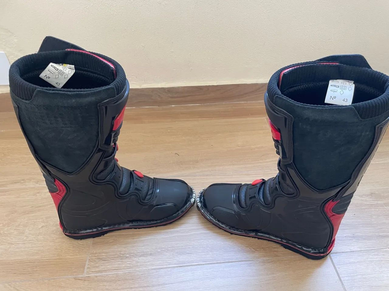 Botas de Trilha Combat4 - Vermelhas e Pretas - Foto 2