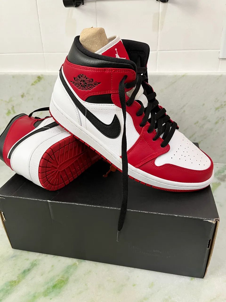 Air Jordan 1 Mid Chicago White Heel