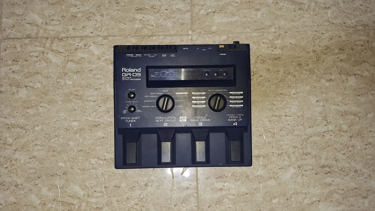 Roland GR-09 Guitar Sintesizador Midi