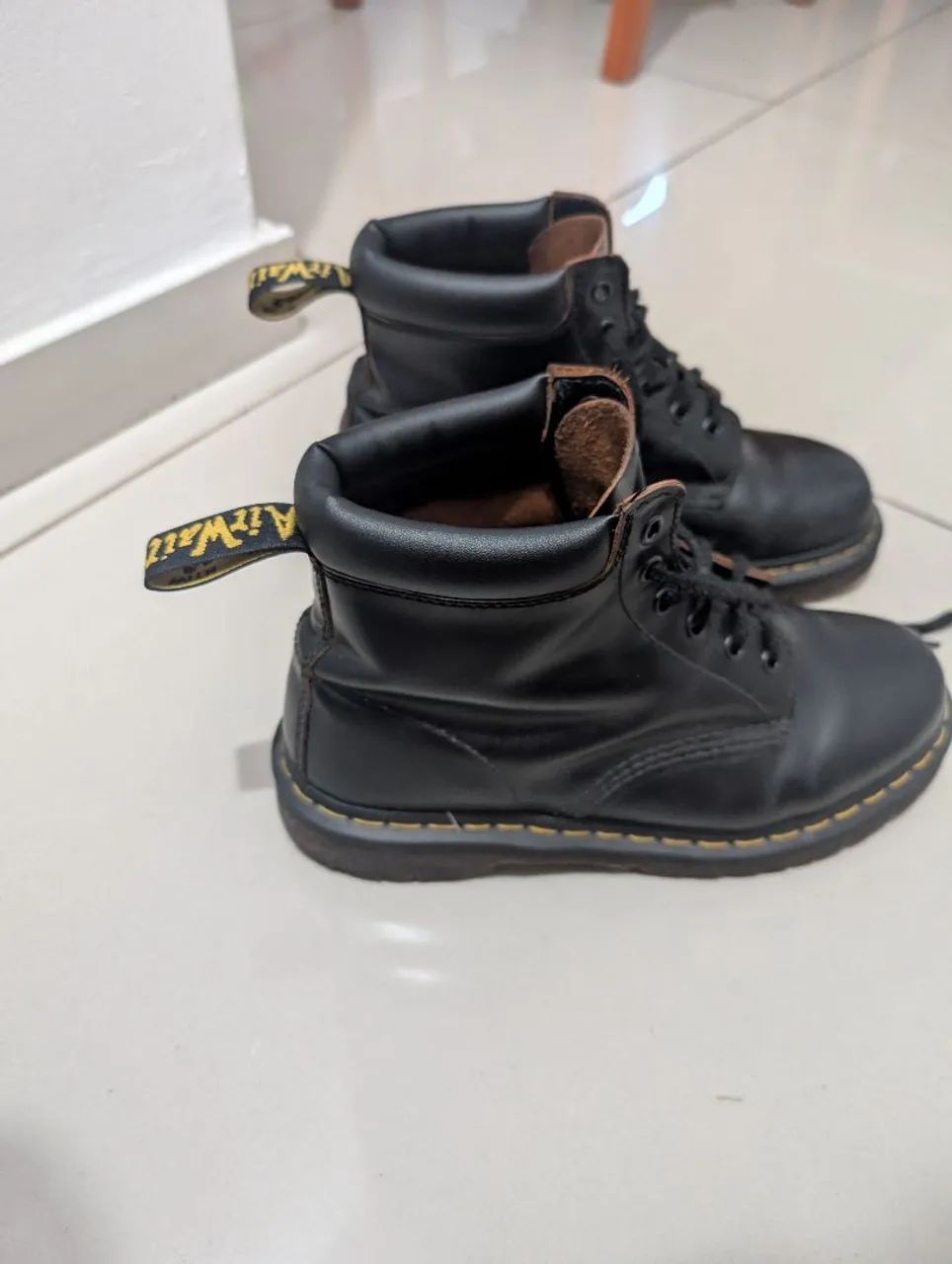 Botas Dr. Martens Preta Couro - Foto 3