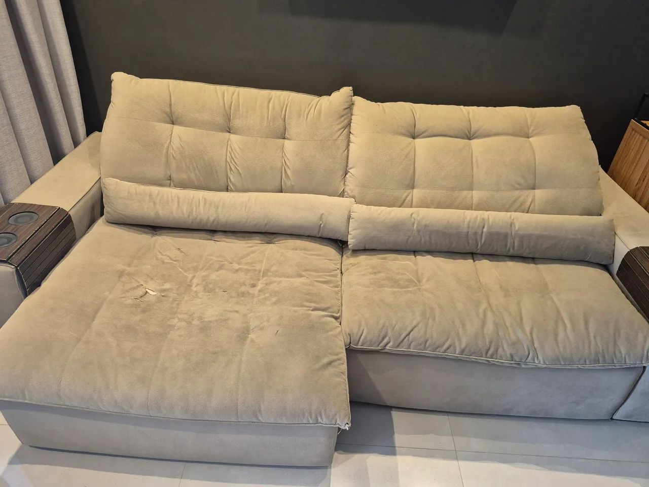 Sofá retrátil na cor cinza - Foto 3