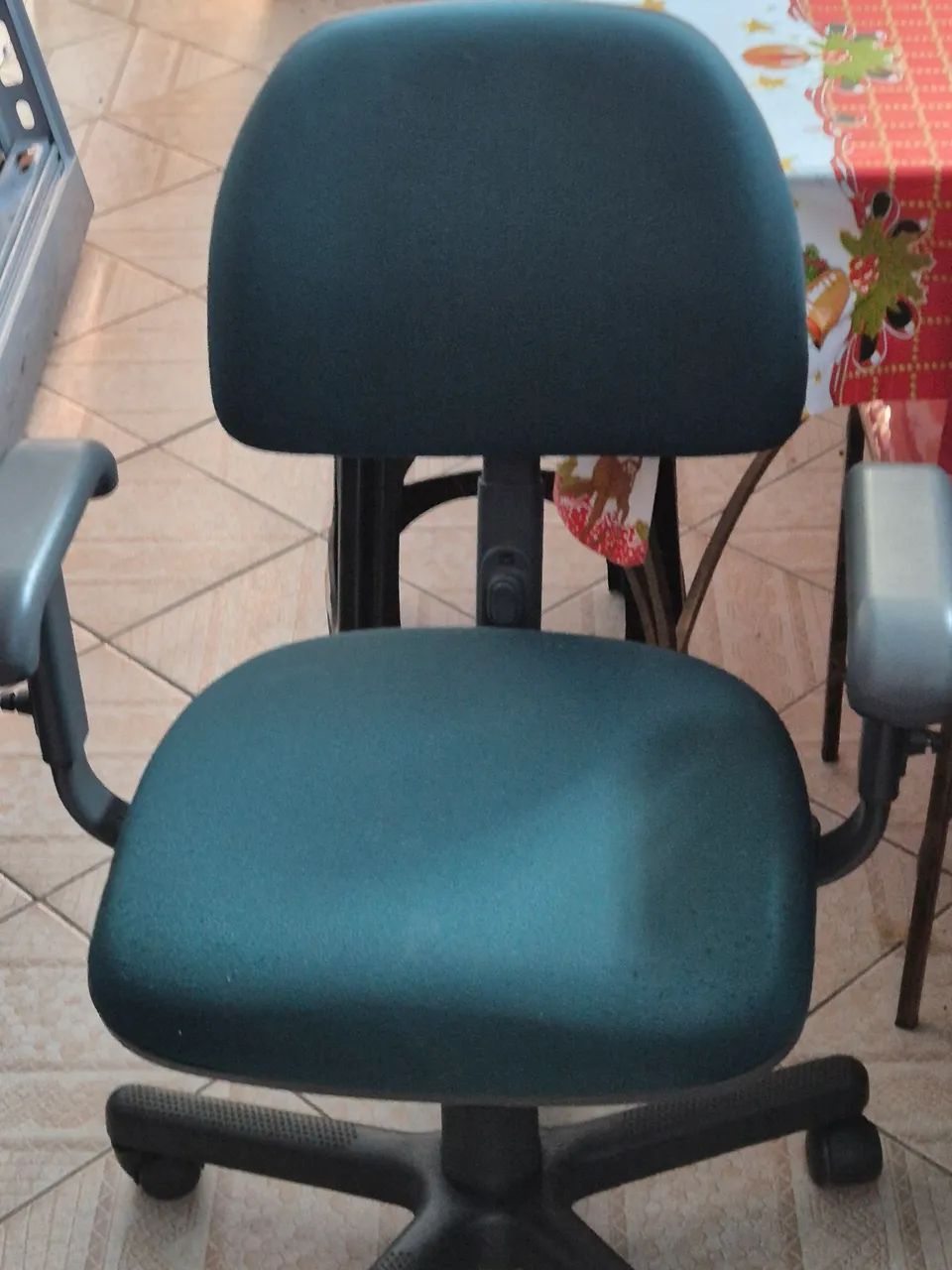 Cadeira de Escritório Giratória com braços reguláveis - Foto 2