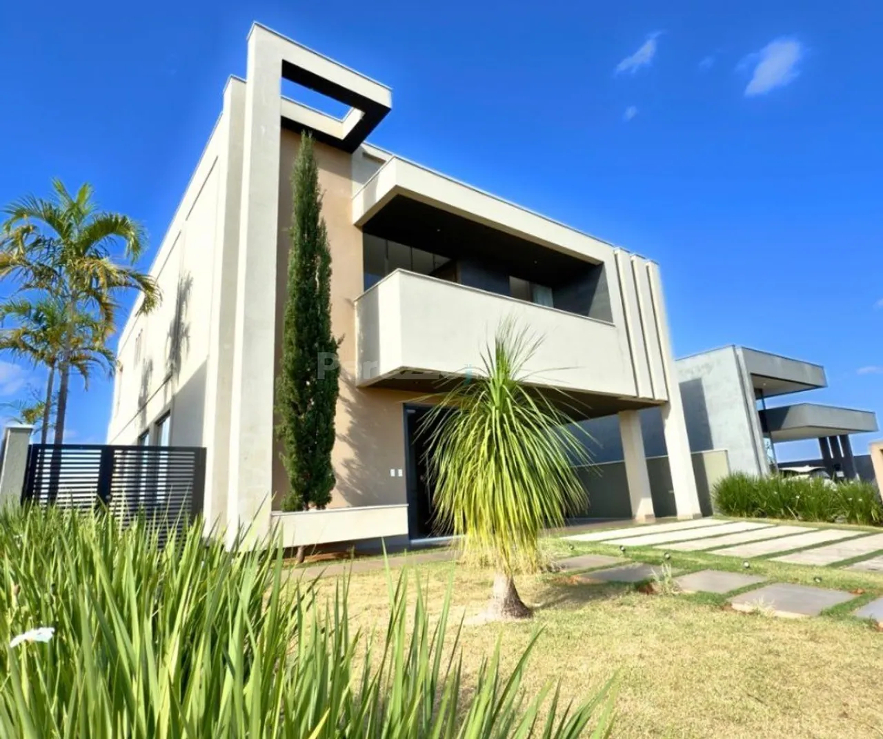 Excelente Casa localizada no Alphaville II com 5 suítes PORTEIRA FECHADA - Por R$1.600.000