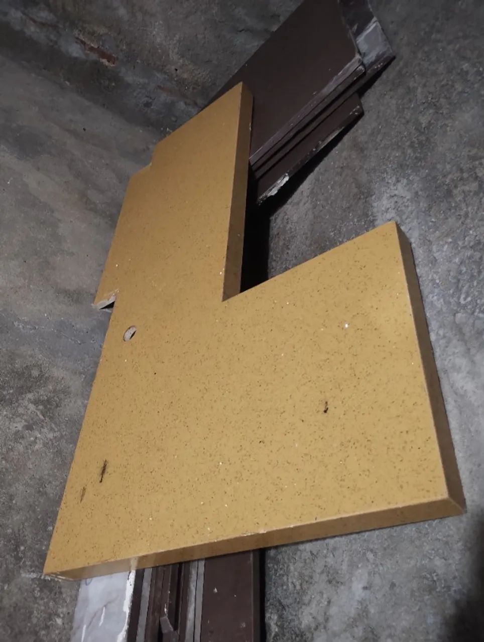 Pedra de mármore amarela stelar