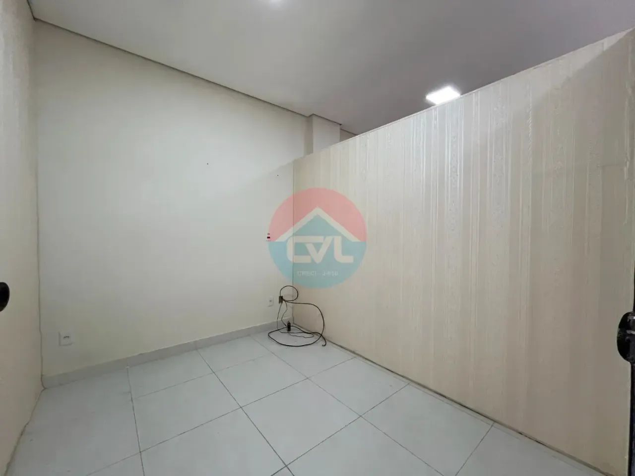 EXCELENTE SALA COMERCIAL LOCALIZADA NO BAIRRO ALTOS DO COXIPÓ, PRÓXIMO AO MINI ESTADIO DE  - Foto 3