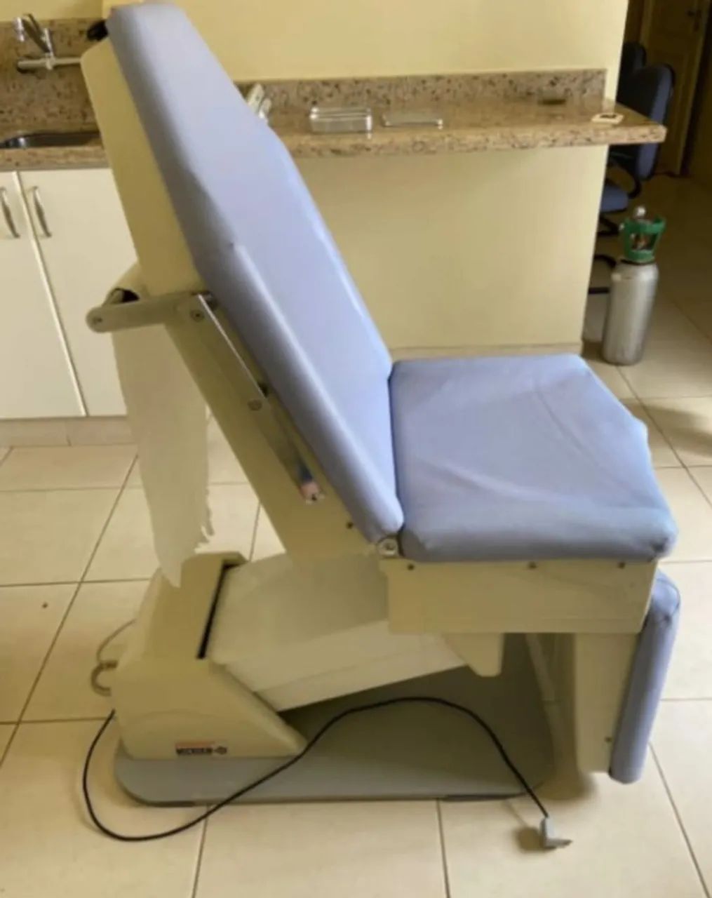 Mesa Clínica CPC-04 Microem- automatizada: Subida, Descida, Encosto e Perneira- Reformada - Foto 3