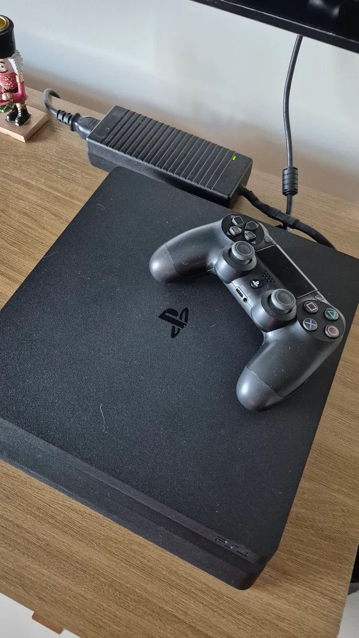 PS4 SLIM 1T COM CONTROLE (LER DESCRIÇÃO)