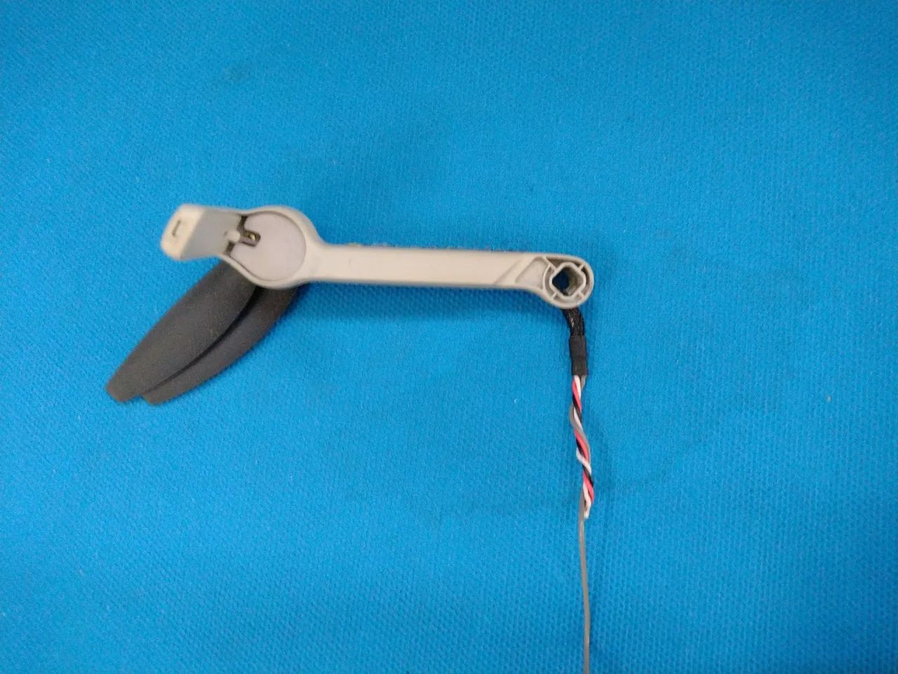 Braço drone Dji mini 2 dianteiro lado direito, acompanha a hélice  - Foto 4