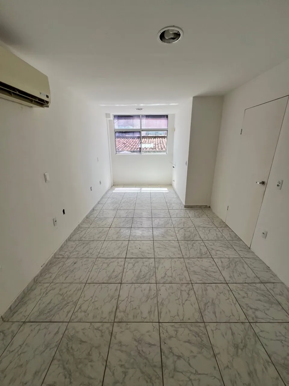 Sala comercial de 19,5m2 no Ed. Scheer - Lagoa Nova