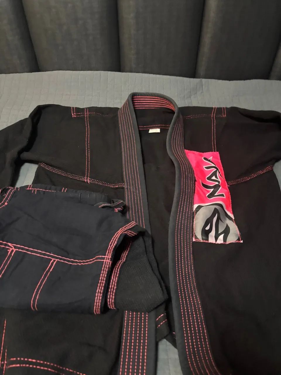 Kimono naja preto a0 e rosa seminovo - Foto 4