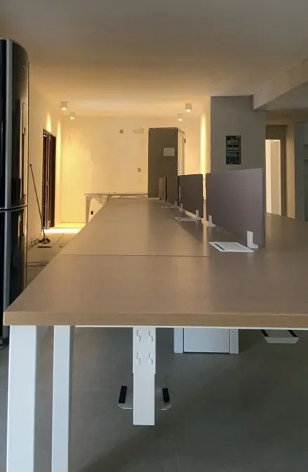 Mesa de Trabalho para 8 Pessoas - Estilo Ilha com Divisórias - MARELLI - Foto 3