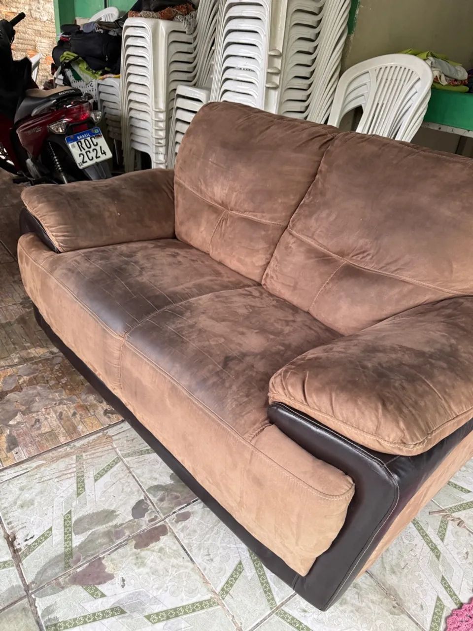 Sofá 2 lugares em suede marrom - Foto 3