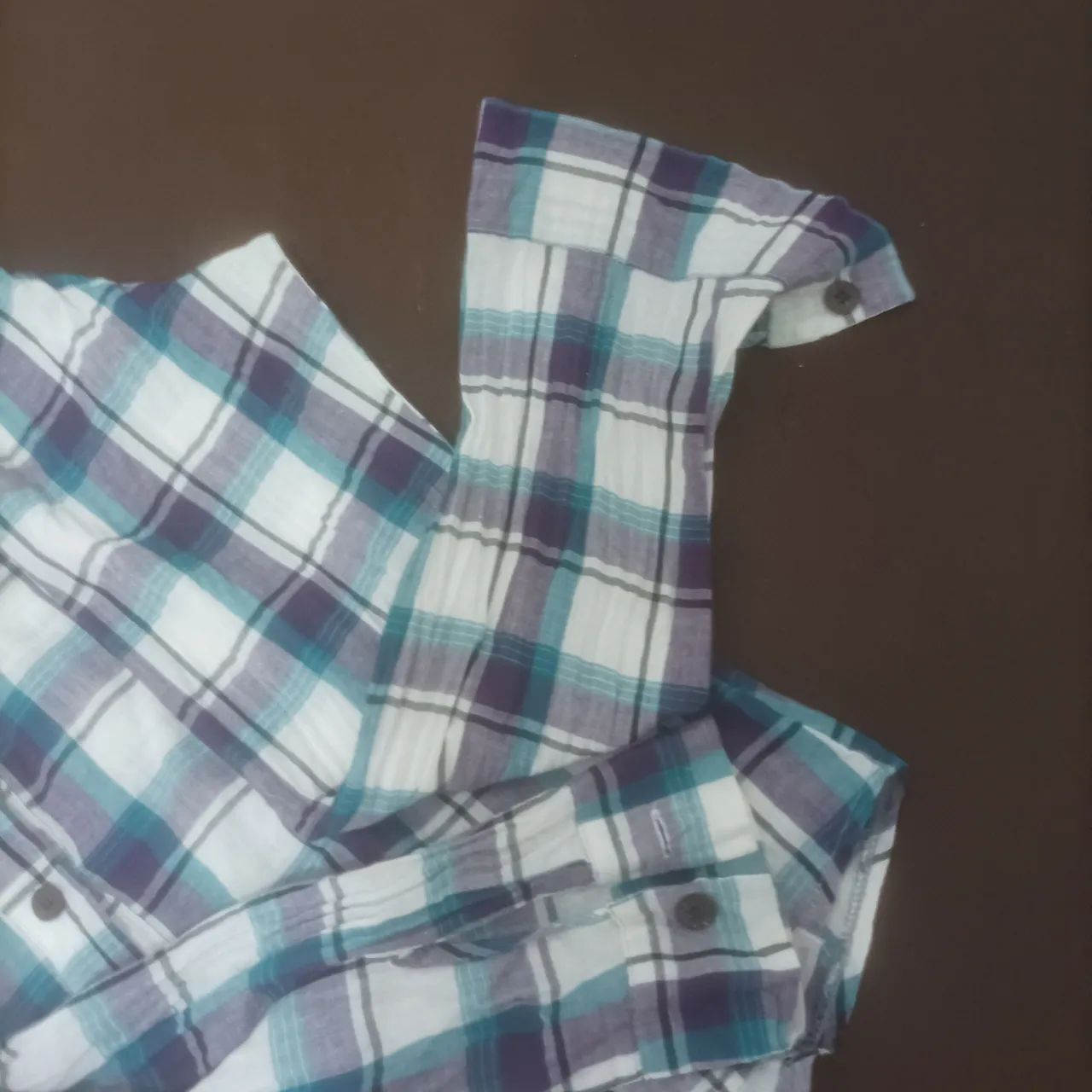 Camisa xadrez feminina em tons de azul e branco - Foto 3