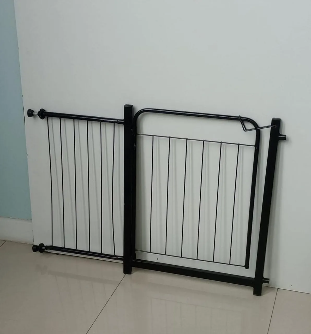 Vendo Portãozinho Preto em Ótimo Estado