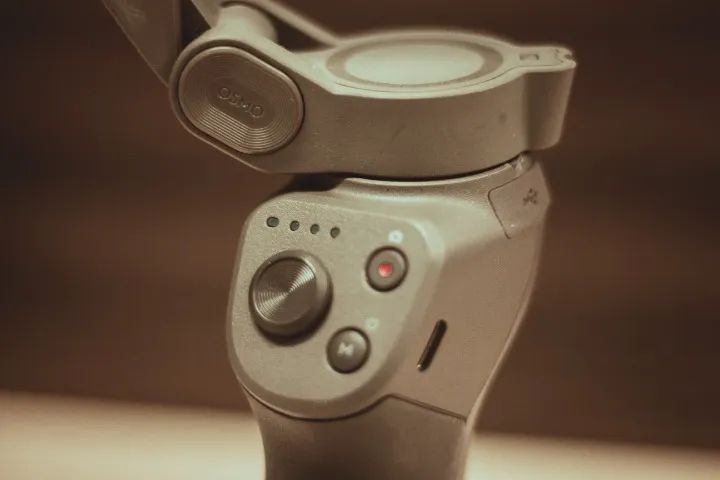 Estabilizador Gimbal DJI Osmo Mobile 3 - Foto 6