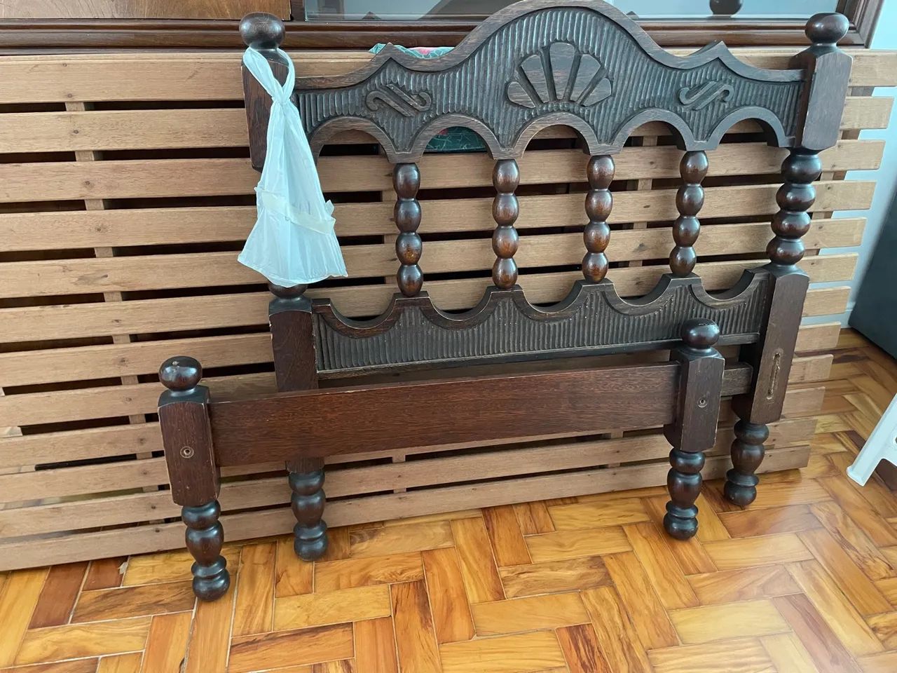 Cama madeira maciça com entalhes  - Foto 3