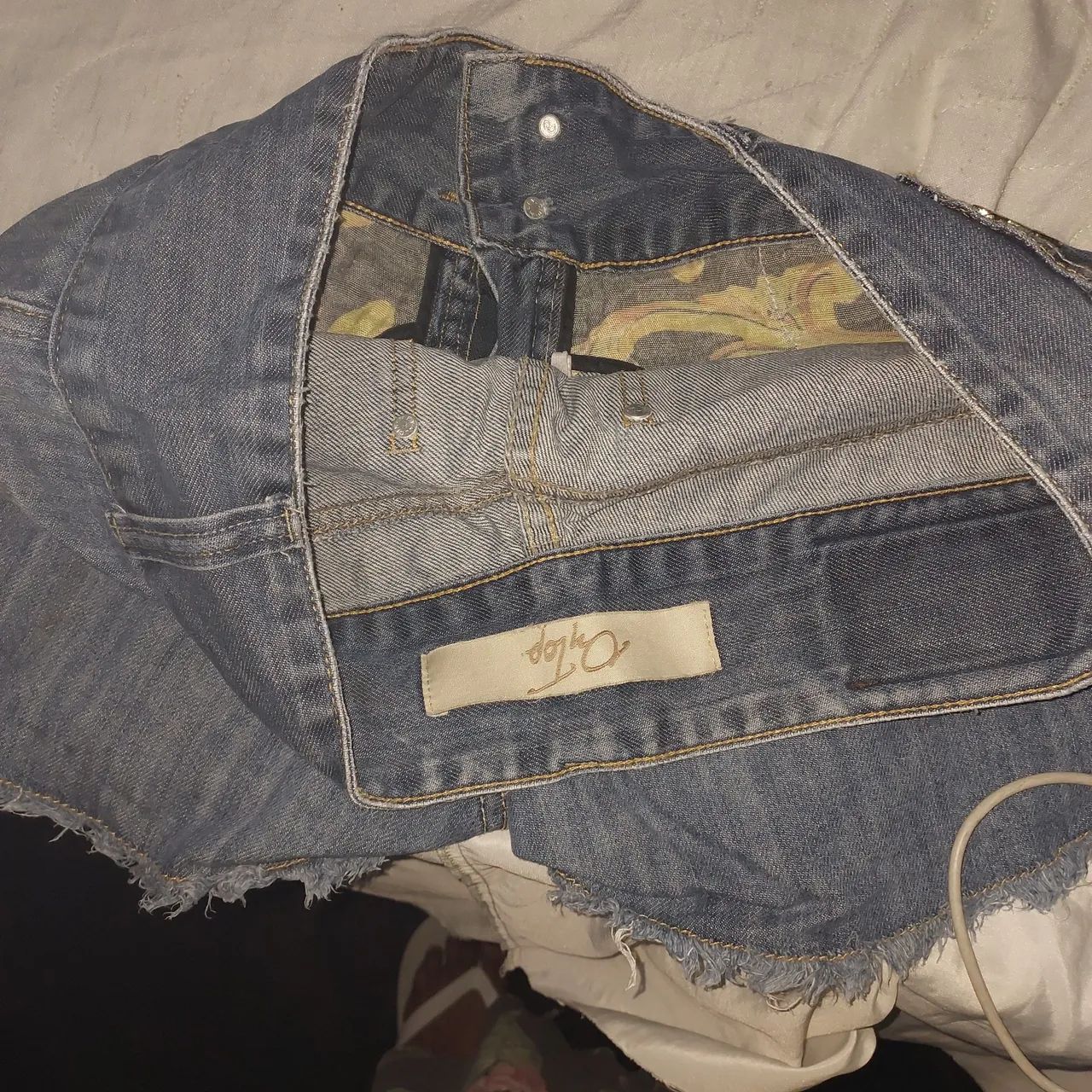 Shorts Jeans Bordado Dourado - Estilo e Elegância - Foto 3