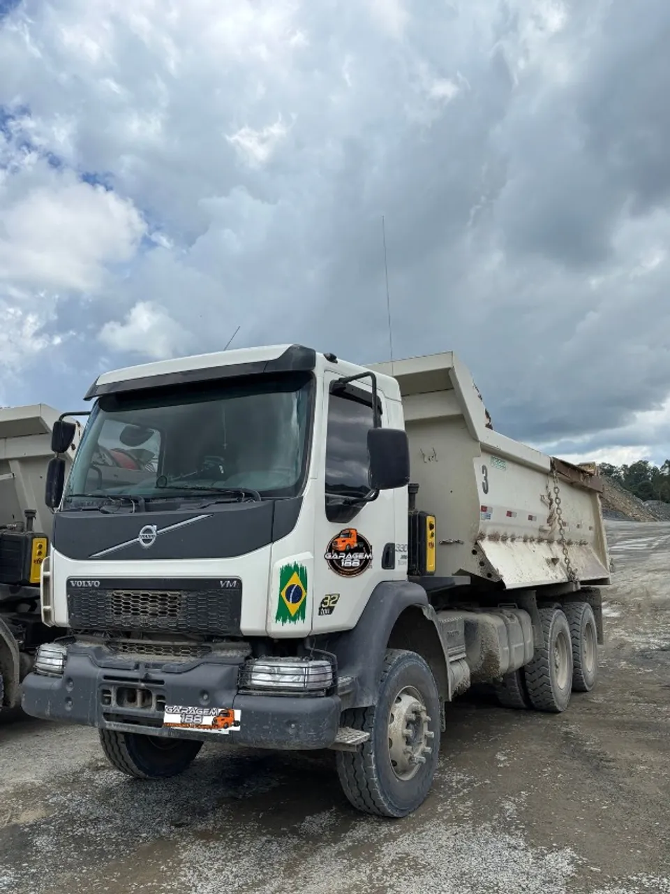 Volvo VM 330, 2021 ,caçamba, Traçado.