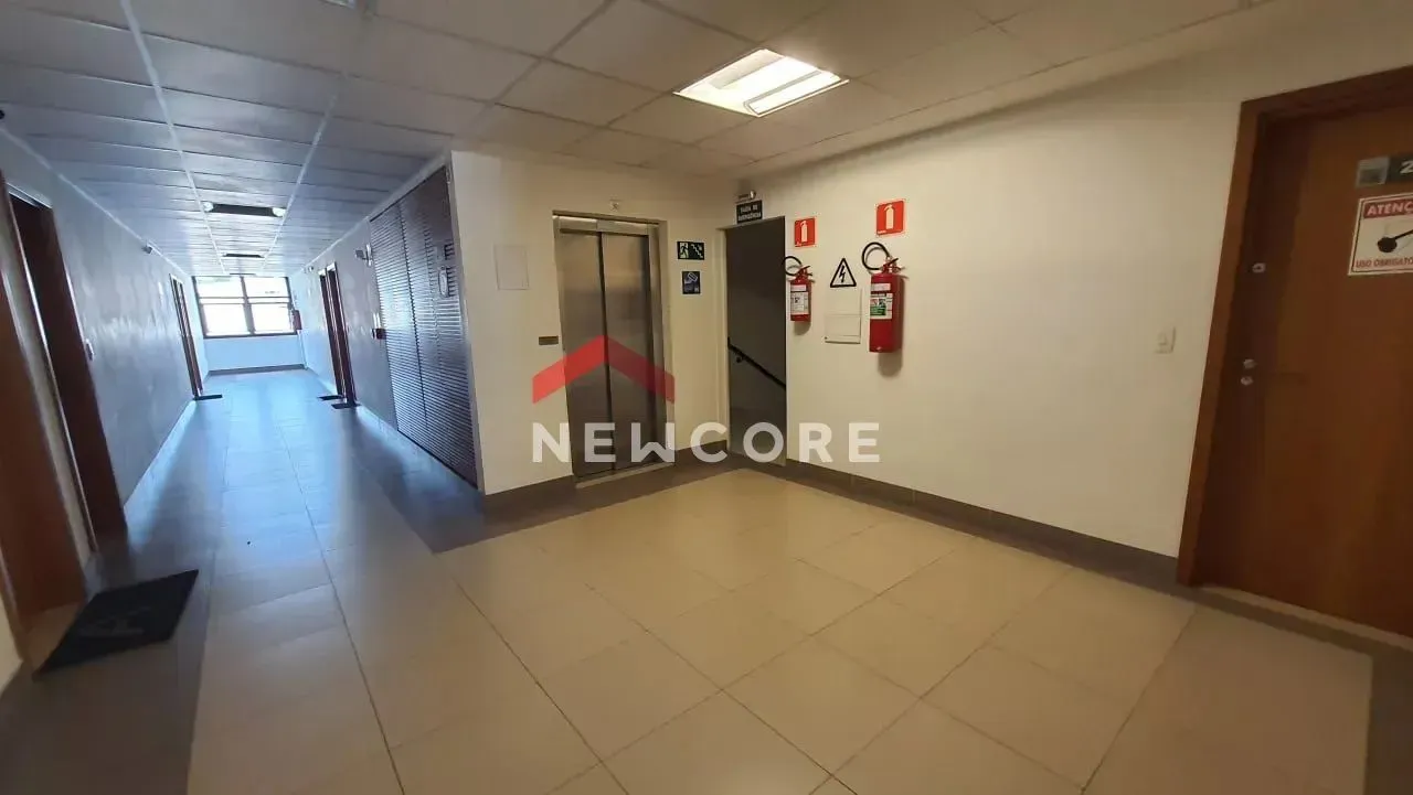 Sala comercial em Rua Thomekiti Kira - Granja Viana - Cotia/SP