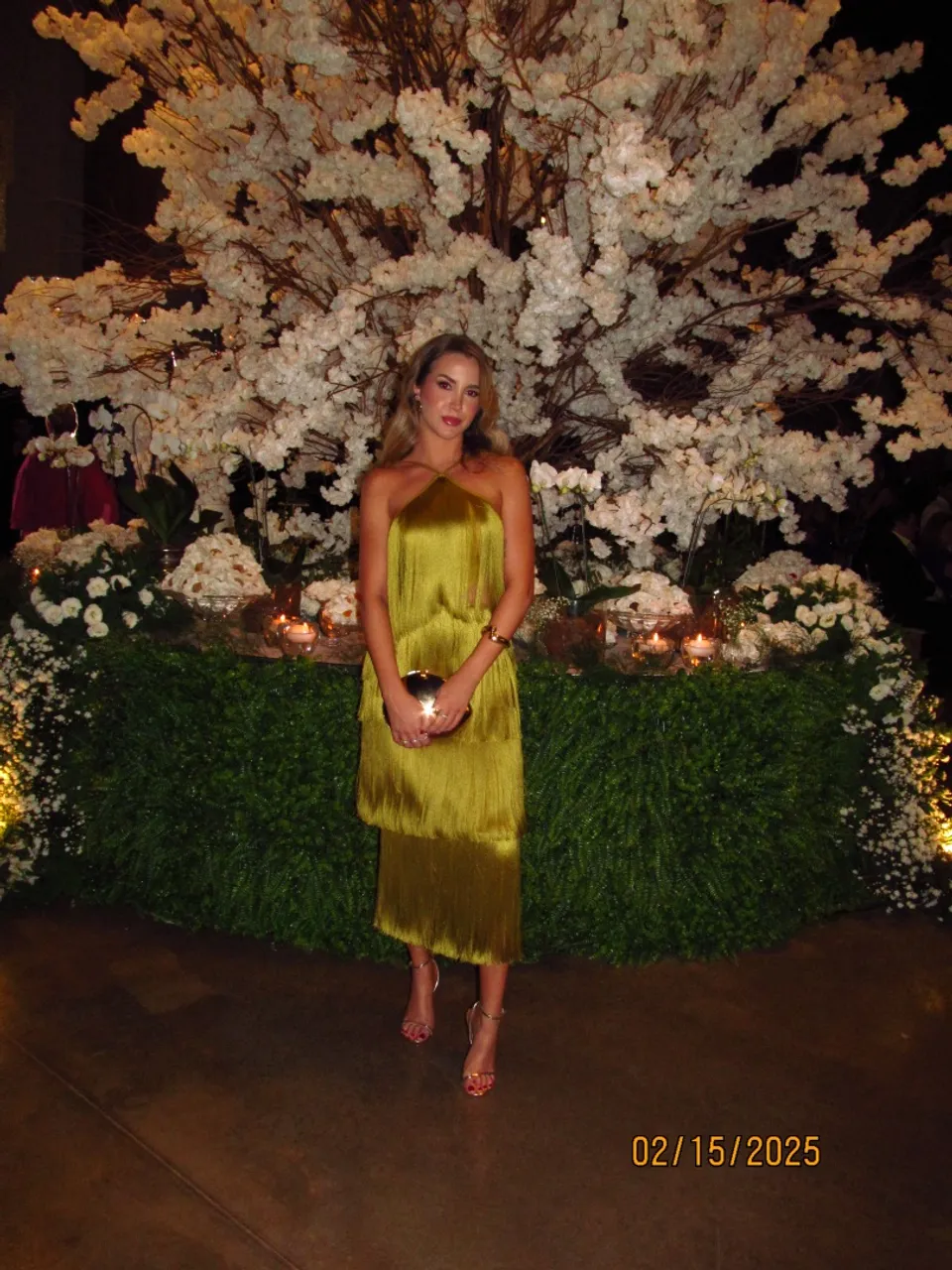 Vestido de festa verde com detalhes em franjas (MARCA TISSE)