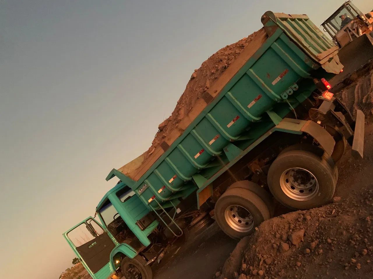 Caminhão Caçamba - R$ 145,000.00 - Foto 5