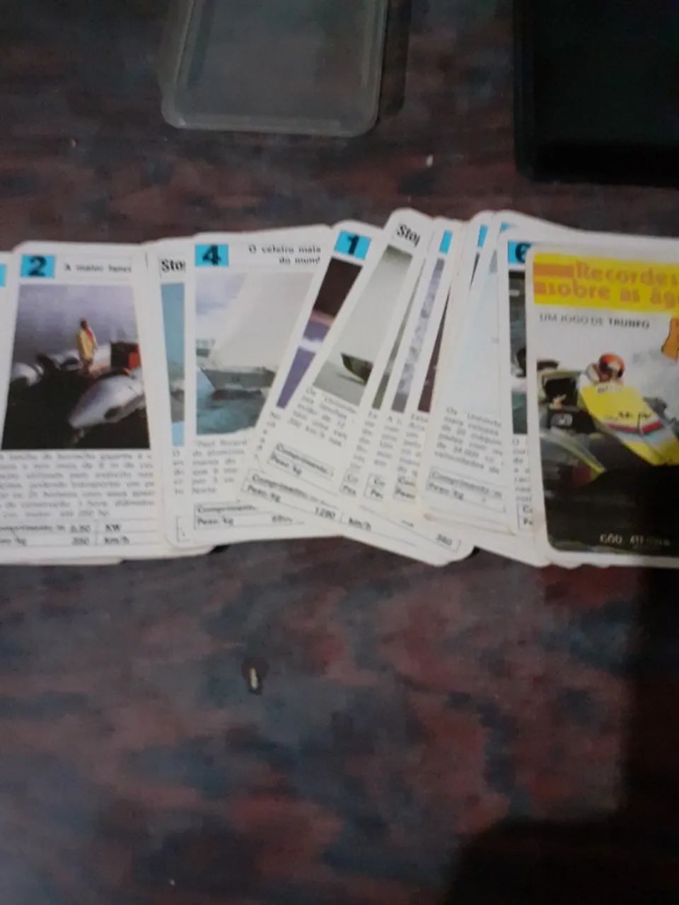 Vendo jogo de cartas carros e lanchas - Foto 3