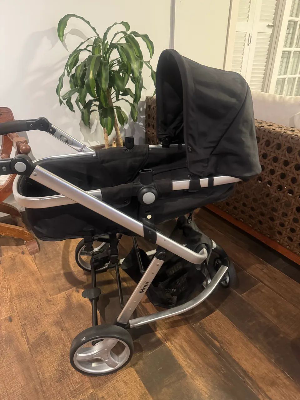 Carrinho de bebê Safety com bebê conforto e base  - Foto 2