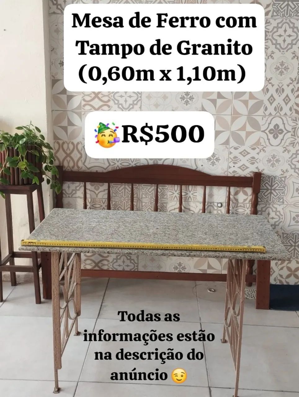 Mesa de Ferro com Tampo de Granito (0,60m x 1,10m) - Excelente Estado
