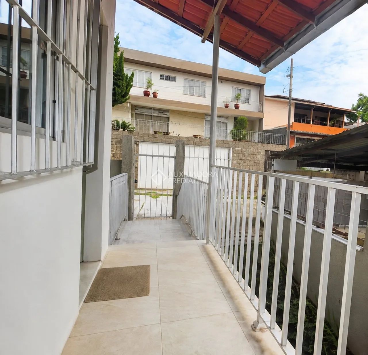 Casa com 8 Quartos e 4 Vagas na Trindade | Próxima à UFSC e Excelente para Investimento - Foto 4