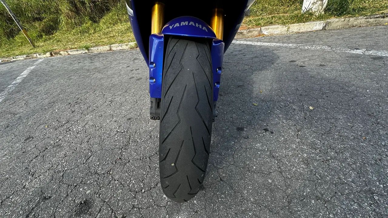 Yamaha R1 - Foto 2