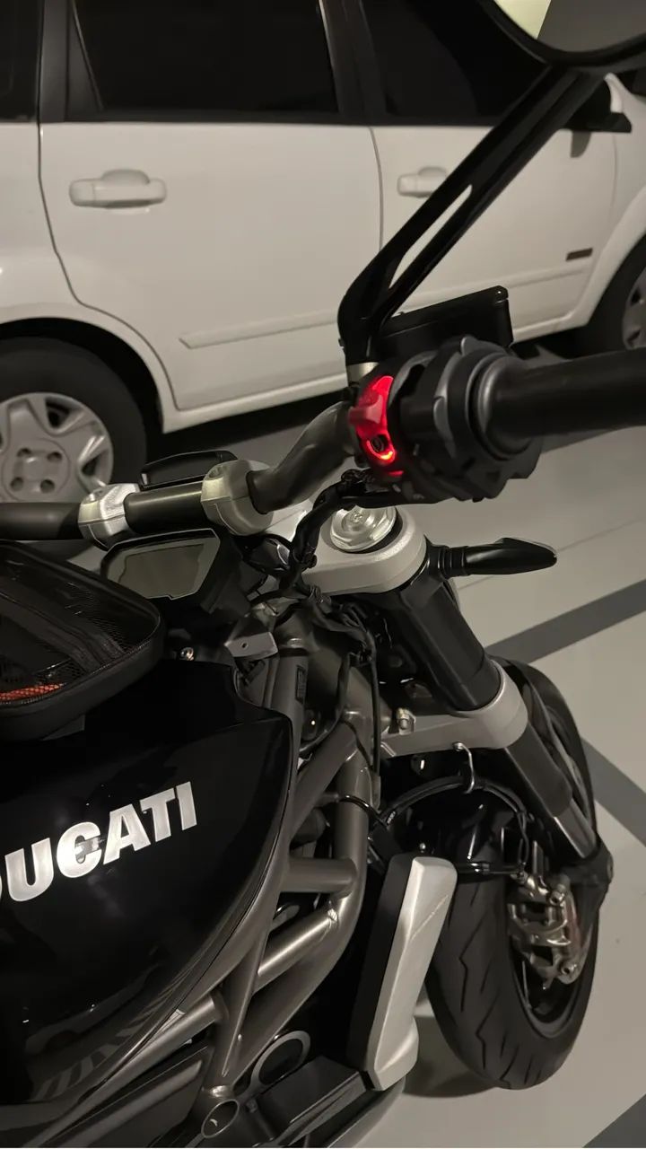 X Diavel s único dono zerada de garagem Lojista não perca tempo