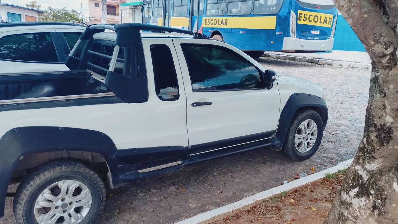 Fiat Strada Adventure 1.8/ 1.8 Locker Flex CE 2009 - Foto 2