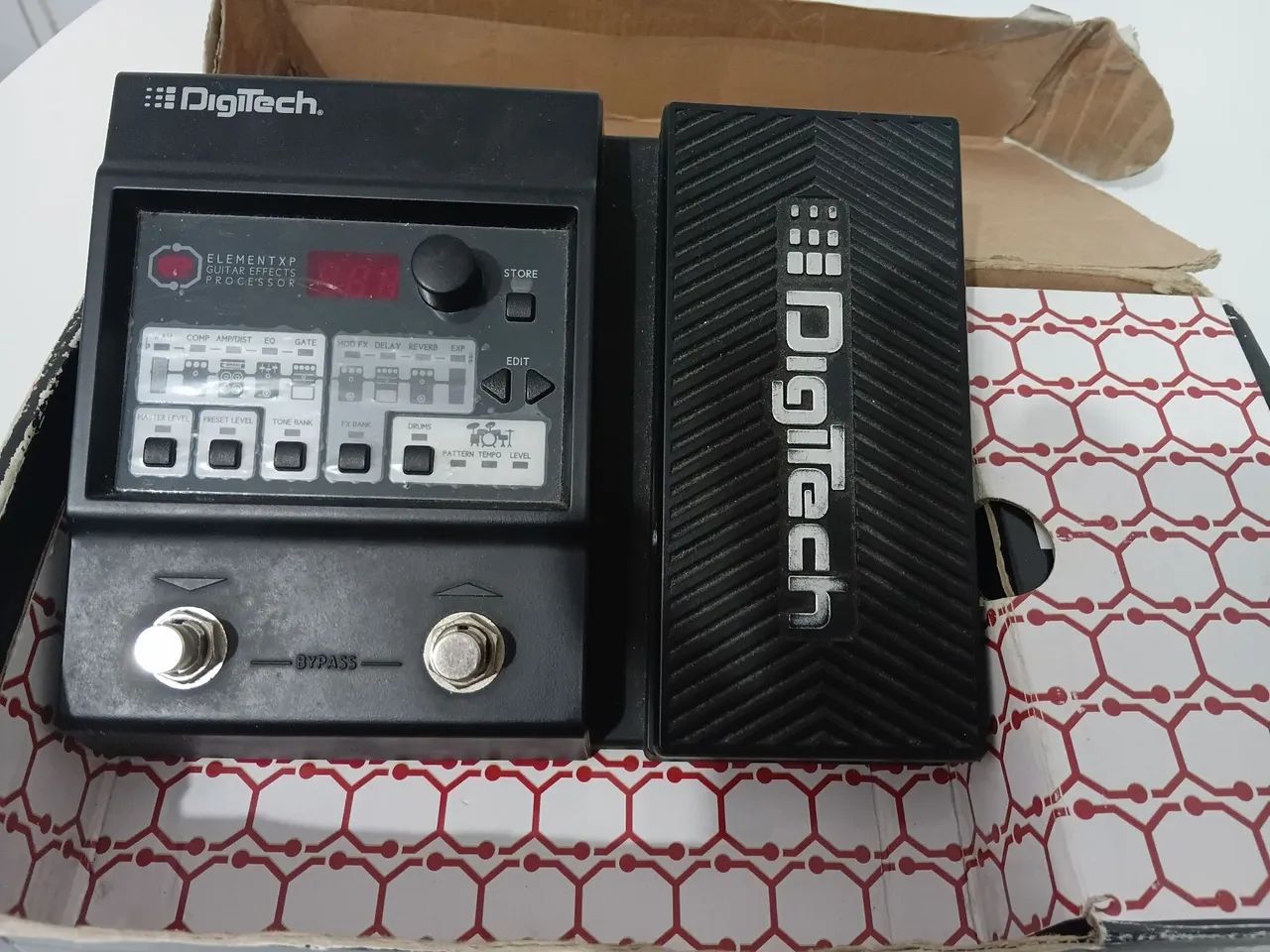 PEDALEIRA DIGITECH com pedal de expressão - Instrumentos musicais