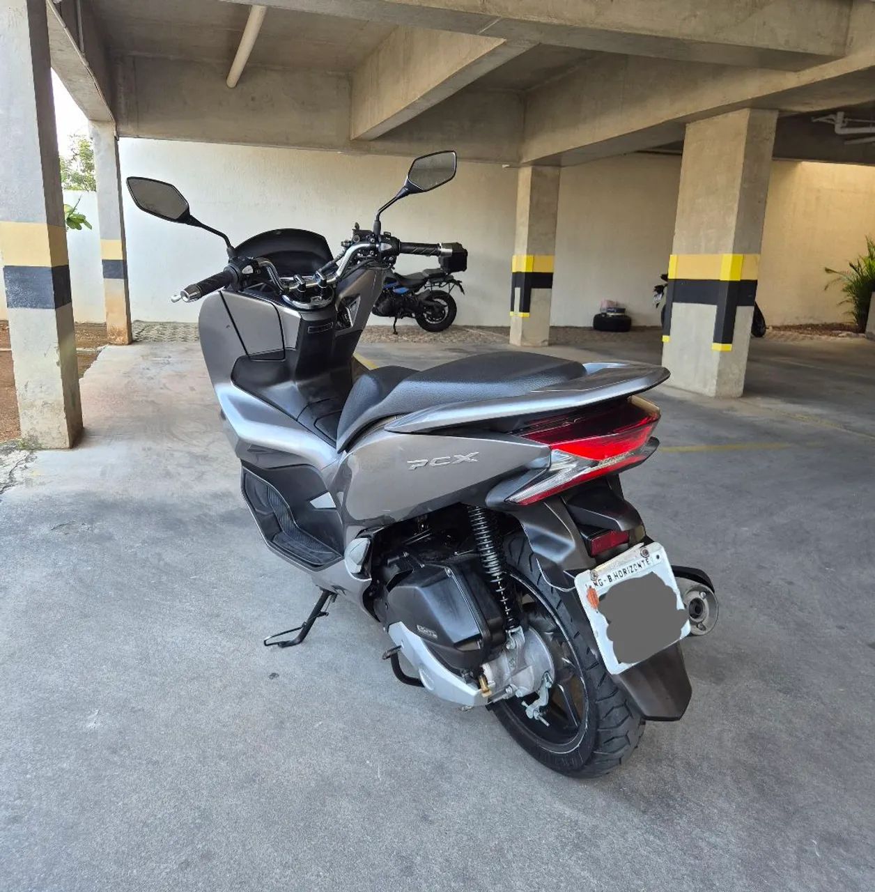 Honda PCX 150 de mulher e muito bem cuidada - Foto 5