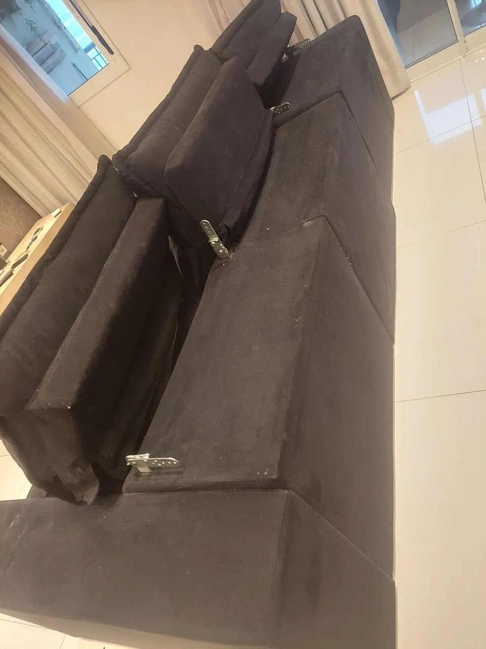 Sofá Retratio em Suede cor preto - Foto 4