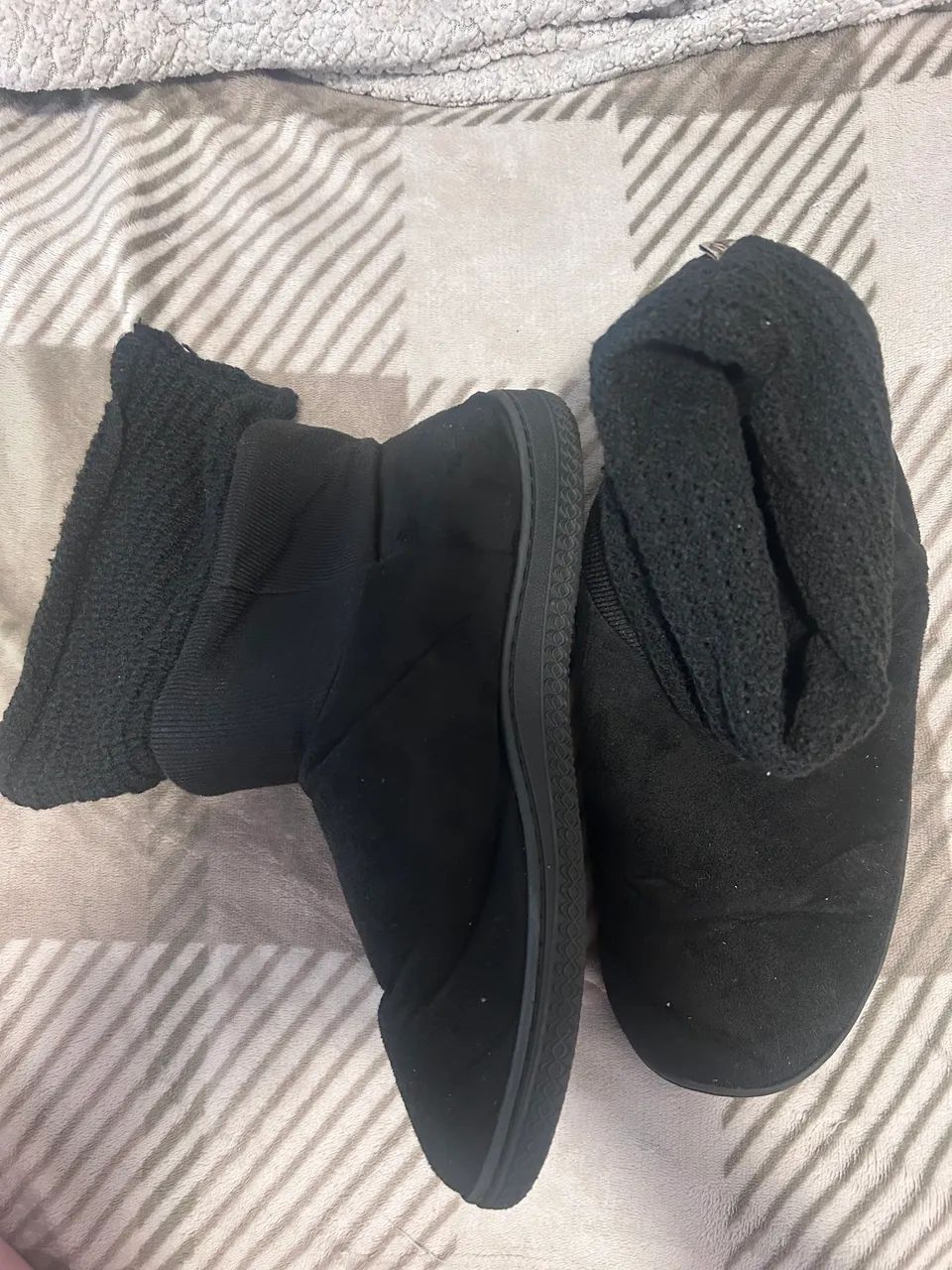 Pantufa preta unissex