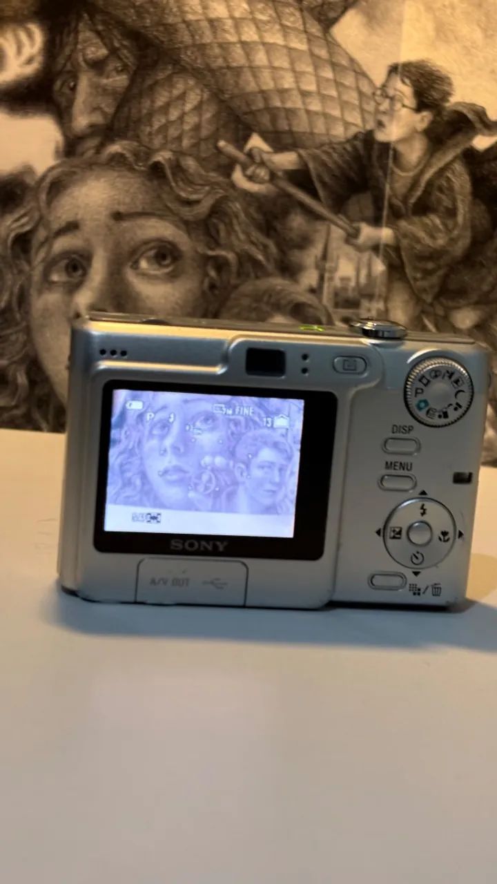 SONY CYBER-SHOT DSC-W35 7.2MP LENTE CARL ZEISS - Câmeras e