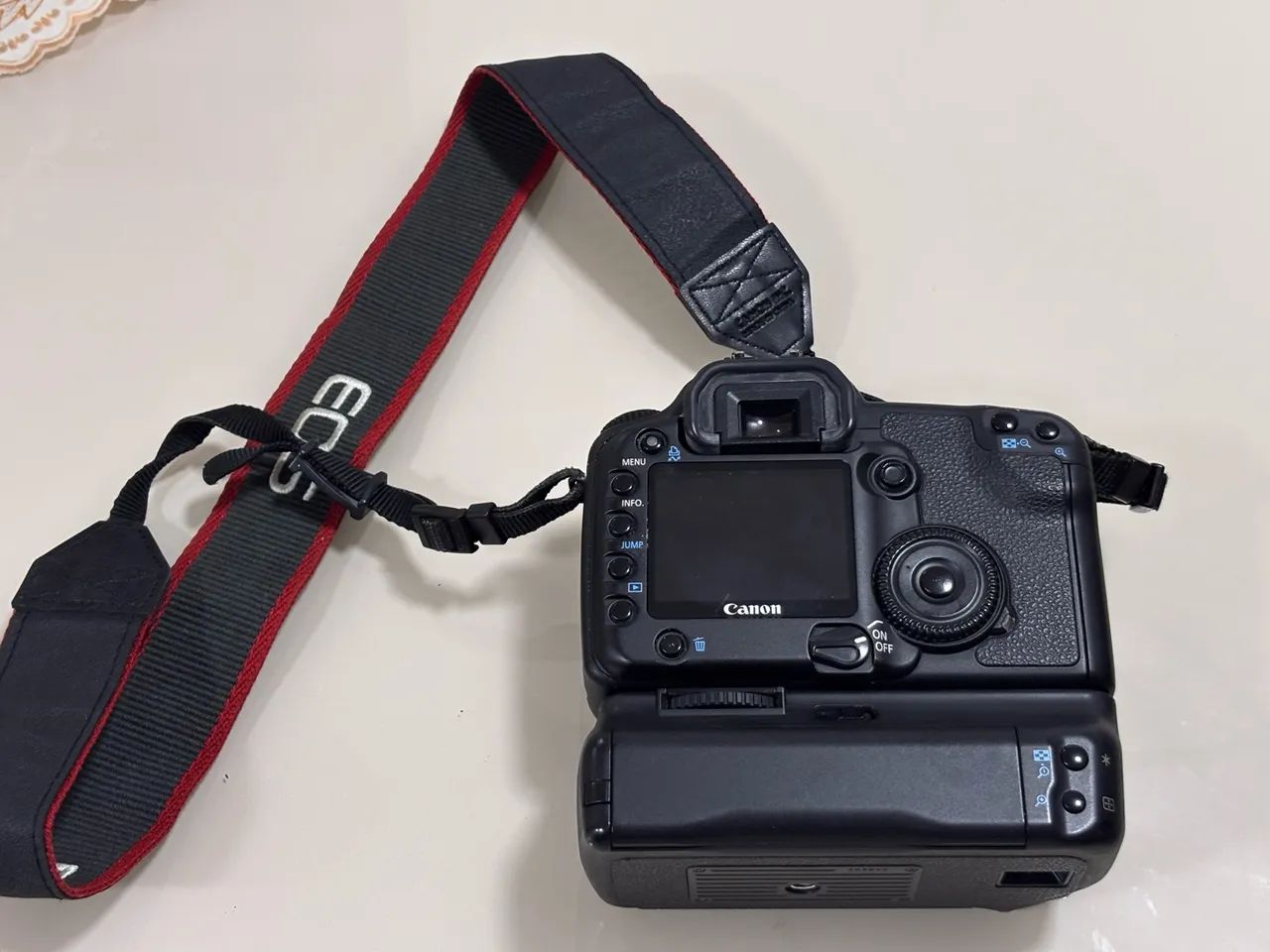 Cânon 30D + Grip BG-E2 - Foto 2