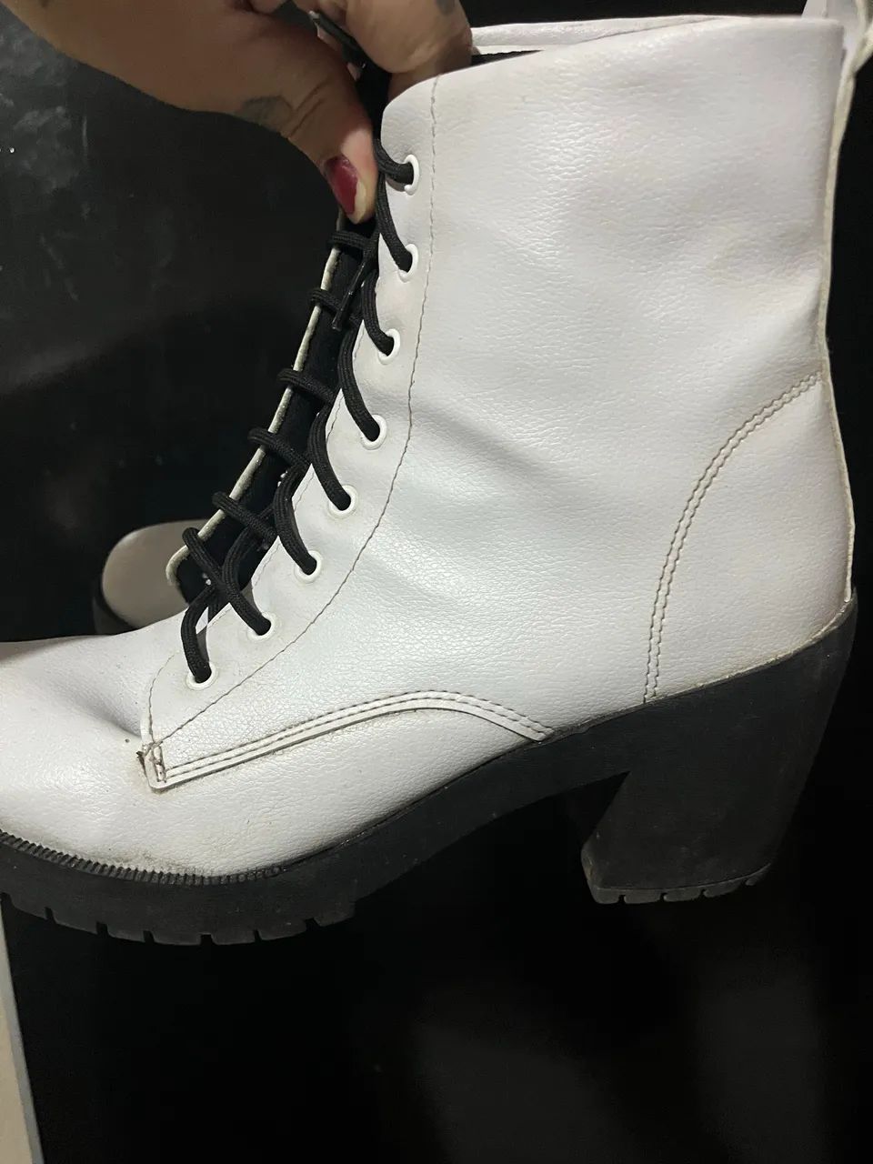 BOTA COTURNO BRANCO COM PRETO - Foto 3