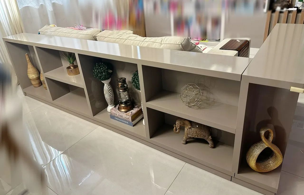 Aparador de Sofá em L - Elegante, Moderno e em Excelente Estado 