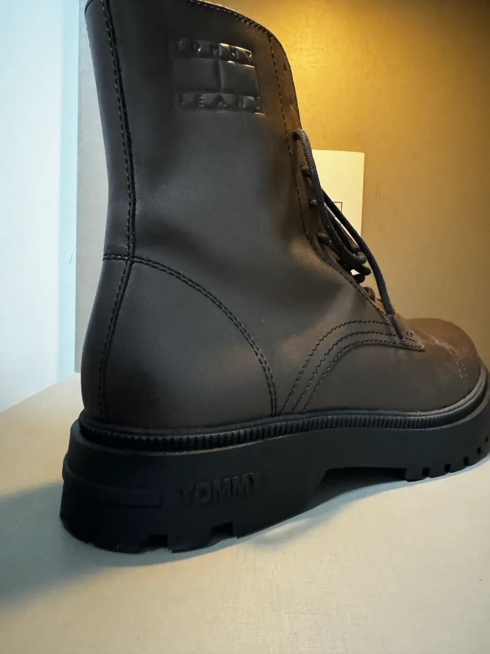 Bota Tommy nova tamanho 41BR - Foto 5