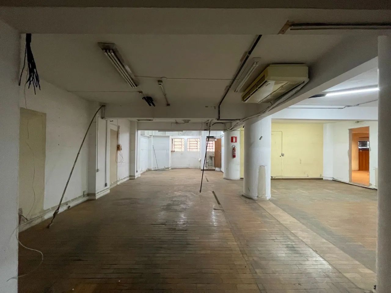PONTO COMERCIAL / SOBRELOJA COM 280M² PARA LOCAÇÃO NO CENTRO - Foto 3