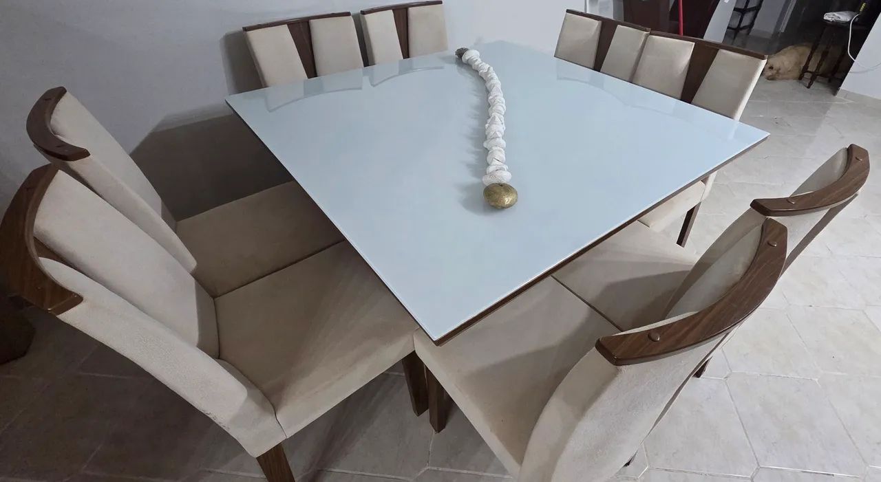 Mesa com 8 cadeiras - Tampo de vidro