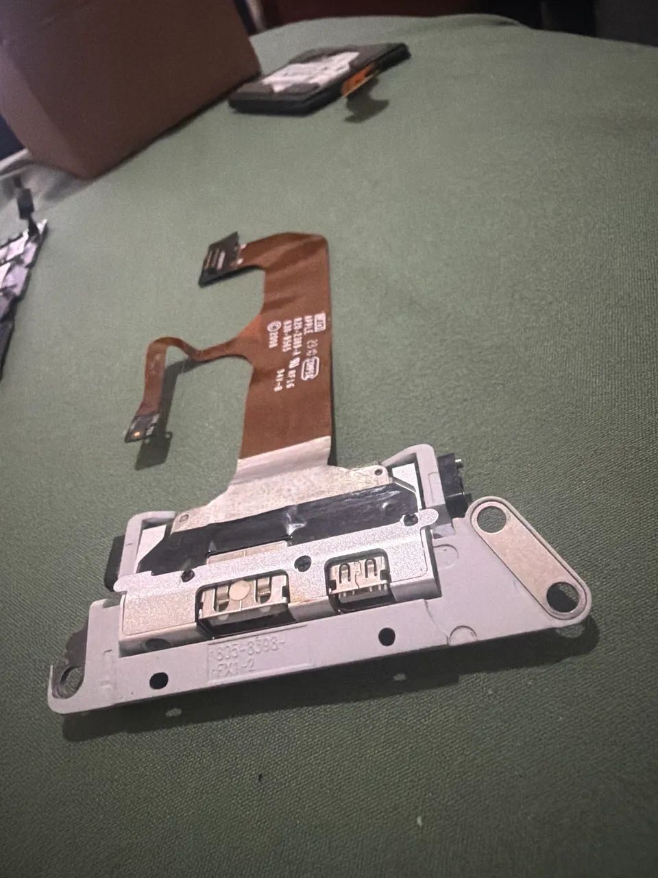 Portas USB Áudio Vídeo MacBook Air A1237 820-2308-A - Foto 2