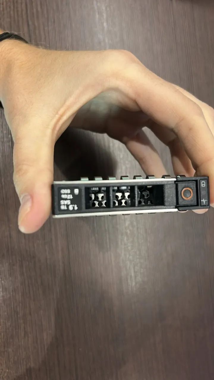 SSD Kioxia 1.92TB SAS KPM6WVUG1T92 Servidor - Foto 4