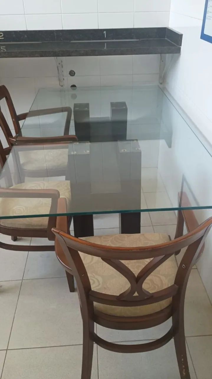 Mesa tampo de vidro com 4 cadeiras - Foto 2